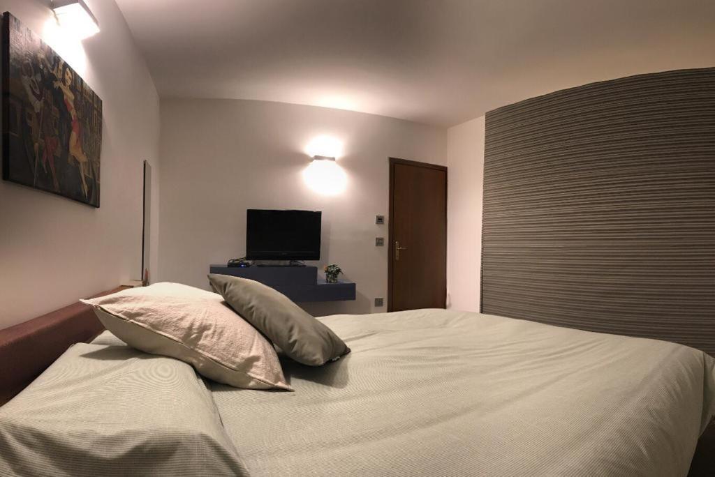 Nifty Intera Villa Con Piscina Relax, Idromassaggio E Sauna Muscletto Экстерьер фото